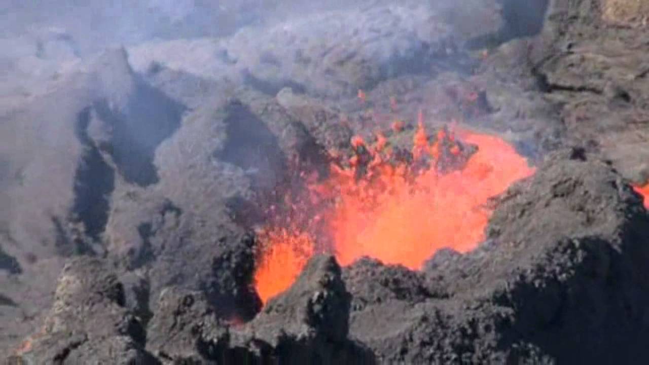 L’éruption volcanique du piton de la fournaise le 21 juin 2014 en vidéos