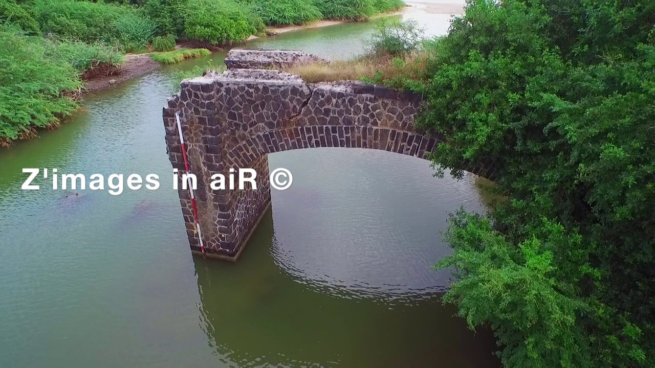 Pont en ruine – ravine de trois bassins
