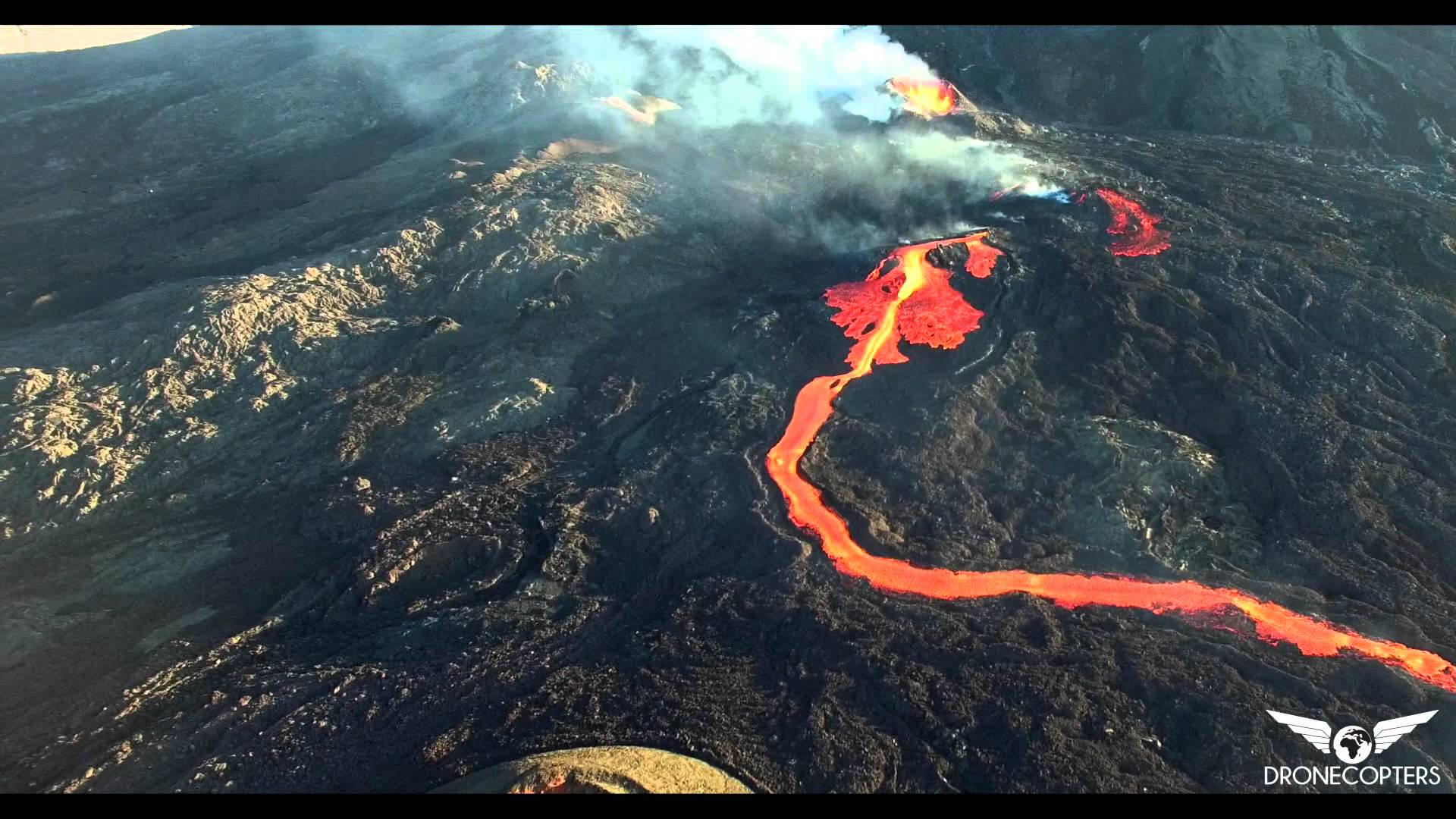 Vidéo de l’Éruption du piton de la fournaise vue d’un Drone