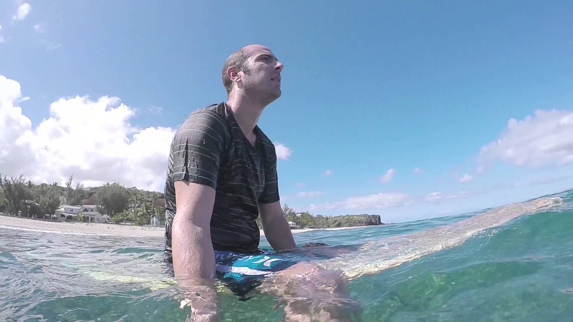 Vidéo : Filets anti-requin & Retour du Surf en sécurité