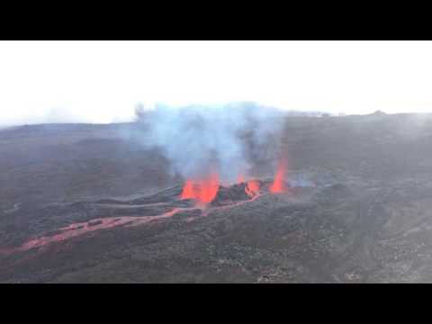 Vidéo de l’éruption du piton de la fournaise à la Réunion le 26 mai 2016