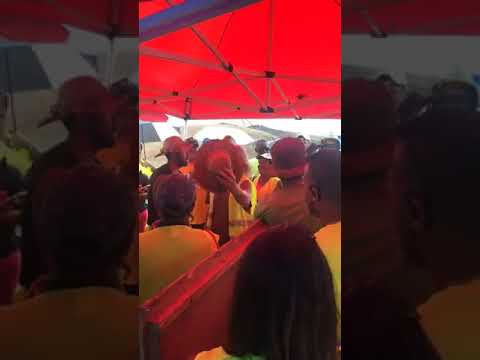 Vidéo : Danyel Waro ambiance les gilets jaunes du Port Est